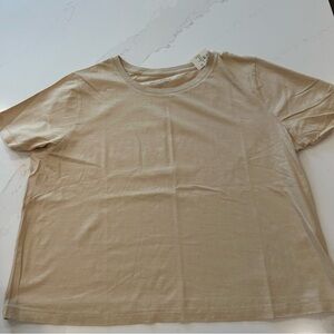 New tan short sleeve tee shirt by Universal Threads.